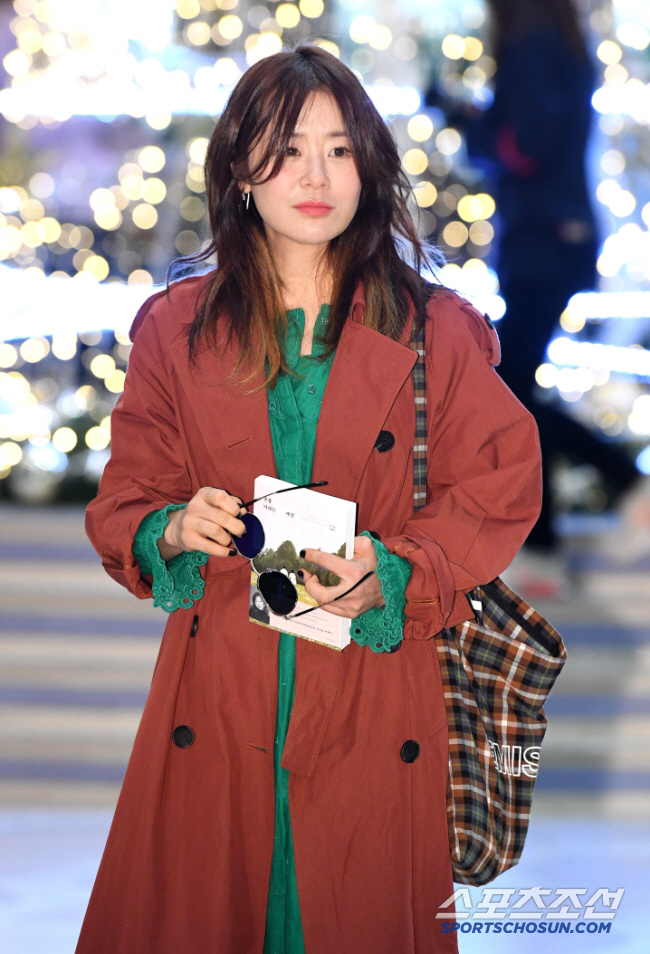 Choi Kang-hee goes to the ocean of good deeds for people with brain lesions and celebrates their birthdays every year