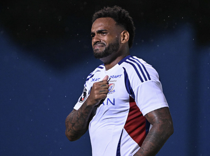 Did you feel a prestigious emergency? The last appearance of the ace leaving the prestigious team with tears falling down even after scoring a goal → Official farewell announcement