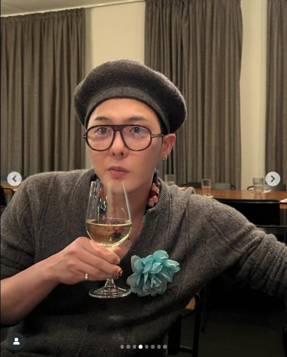 G-Dragon set a private jet  wine atmosphere. Melbourne also received it
