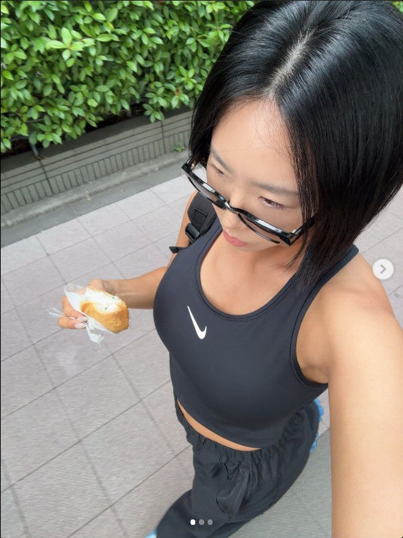 Gangnam ♥ Lee Sang-hwa strides in the city with bra top  training look...Jjin gukdae physical
