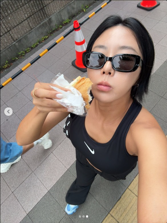 Gangnam ♥ Lee Sang-hwa strides in the city with bra top  training look...Jjin gukdae physical