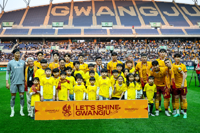 Gwangju FC opens a children's soccer class for local dreamers