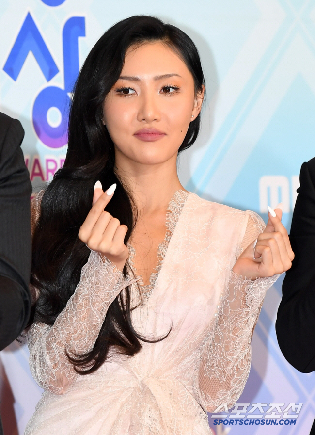 Hwasa, you always give a lot of car gifts to your staff for 10 years