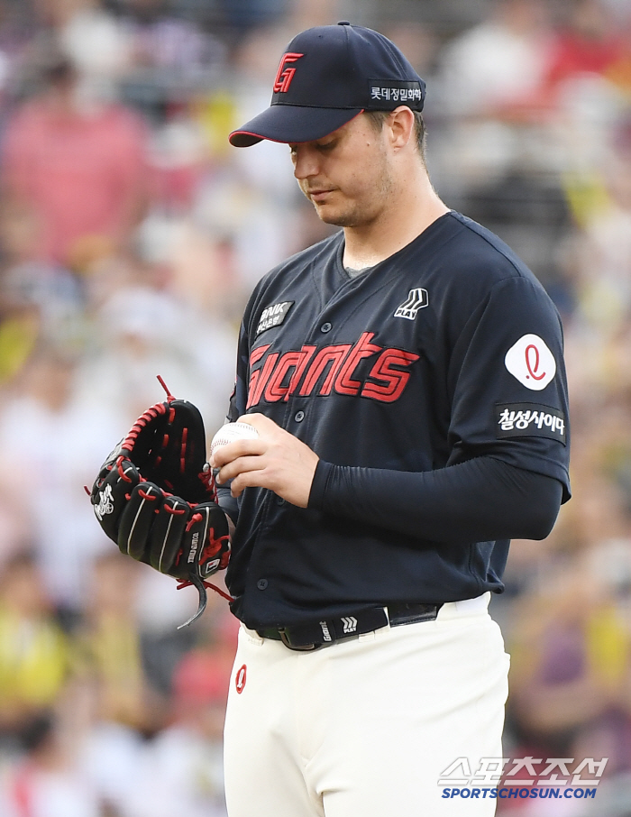 It was not enough, but...Pitcher's clear advantage → Lotte foreigners who answered trust closed the first half with ERA 3.61. 