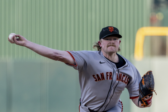 It's frustrating! 1 hit in 5 at-bats, Lee Jung-hoo hits 2 strikeouts with 3 pitches and a bases-loaded grounder, SF 72 Athletics