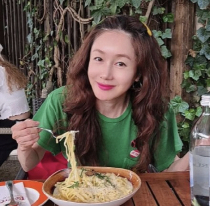 Kim Ji-soo, who left Korea, is satisfied with living in Europe. Peace is indescribably good
