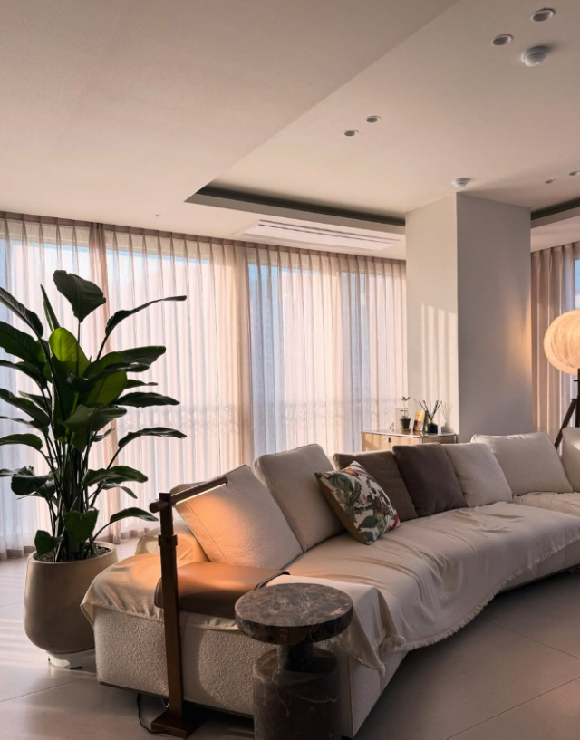 Park Han-byul brags about her ultra-luxury Seoul home..A surprise inside the endless hallway
