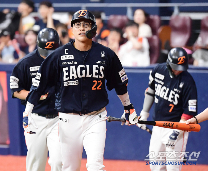  Chae Eun-sung's two-run shot! Out of the fence at Gocheok Dome again today