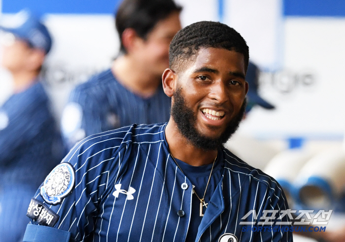  Diaz's smile