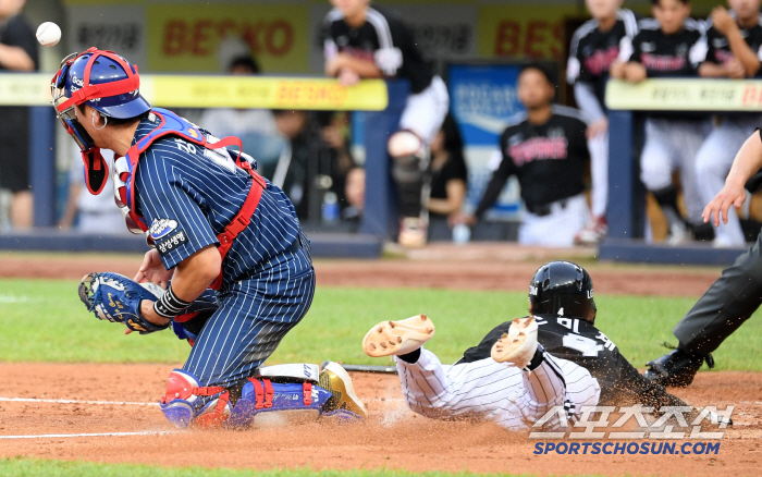  From Shin Minjae's 1st base to home