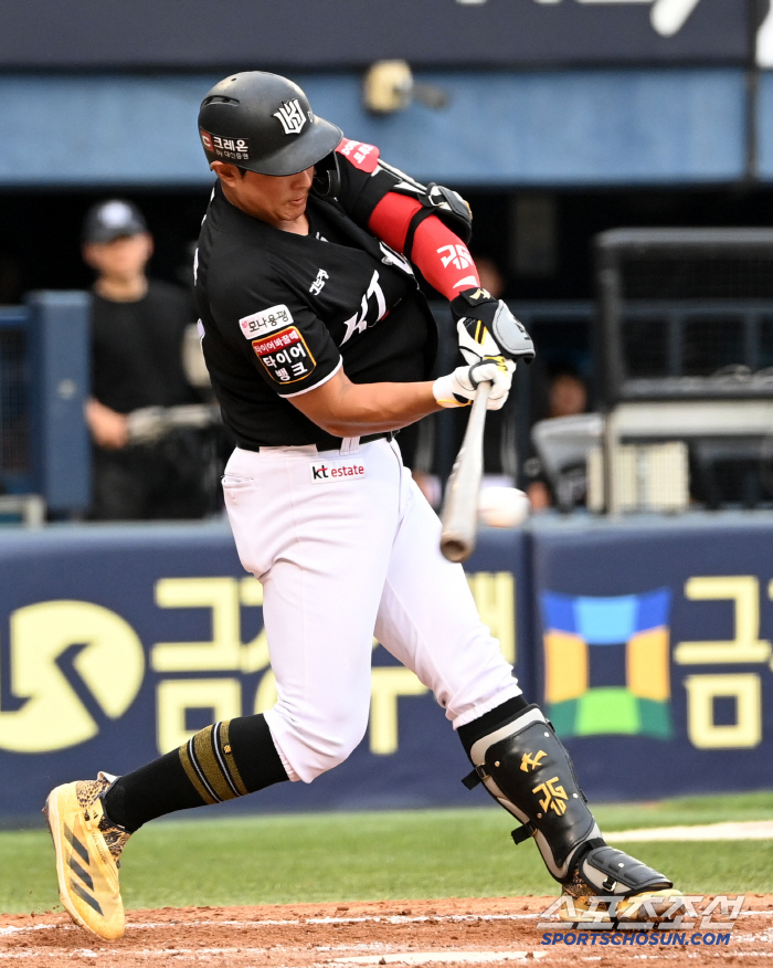  Hwang Jae-gyun's first hit back from injury