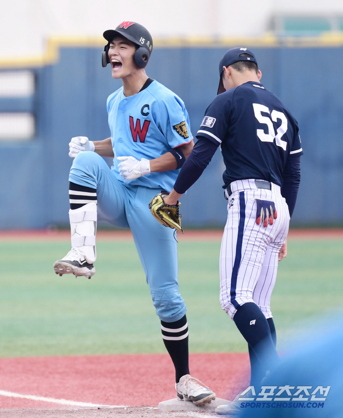  Hwimungo Kim Han-hole's two-run triple to turn the game around in the third inning