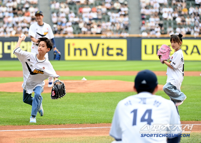  Kim Jae-ho and Shigushita are having a retirement ceremony with their families