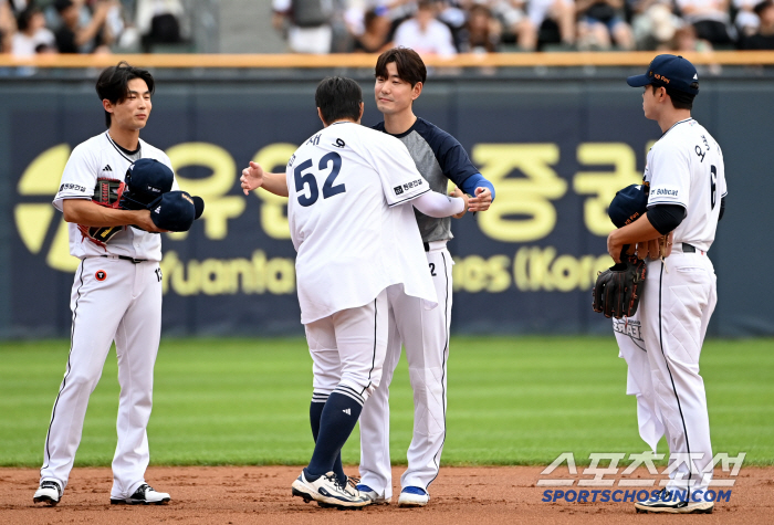  KIM JAE HO, number 52 is for JUN SUN