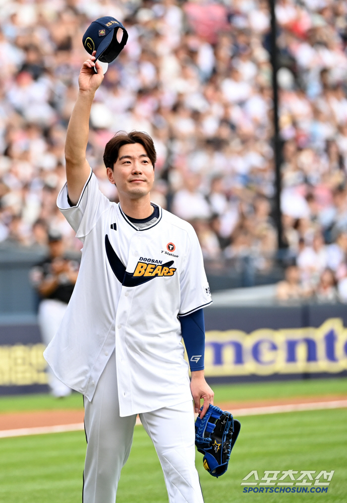  Kim Jaeho is leaving with a smile