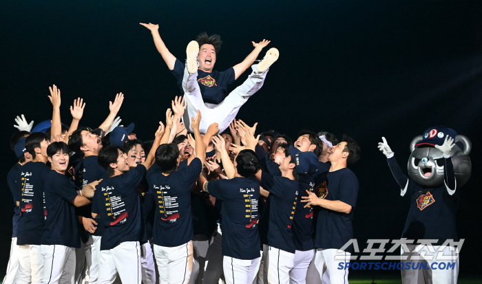  Kim Jaeho is leaving with a smile