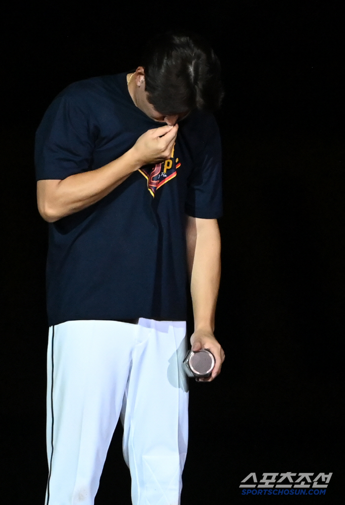  Kim Jaeho, the last uniform kiss