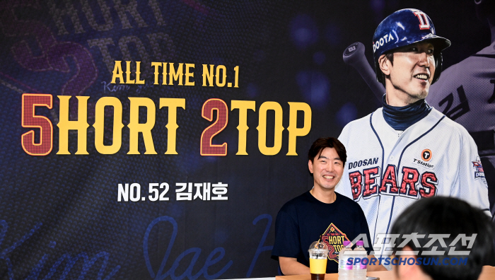  Kim Jaeho, with his unique smile before the retirement ceremony