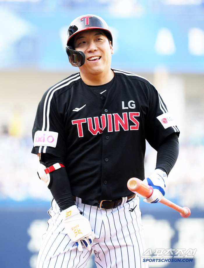  LG Kim Hyun-soo smiles at Samsung Furado's ball power