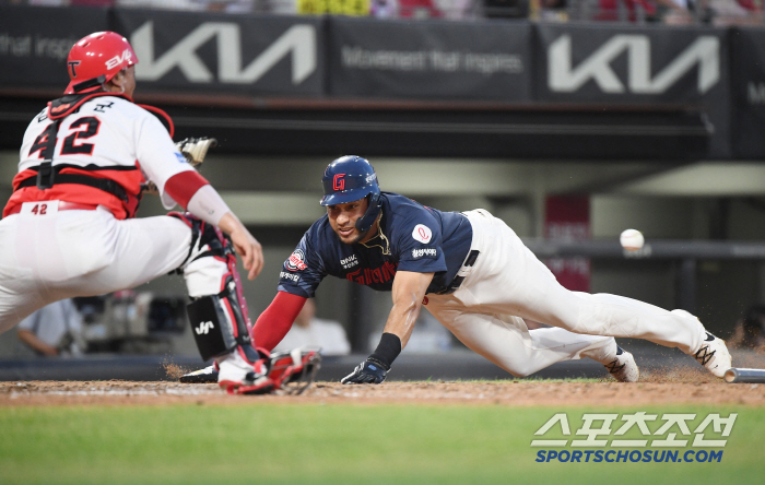  Reyes scores when Jeon Min-jae hits