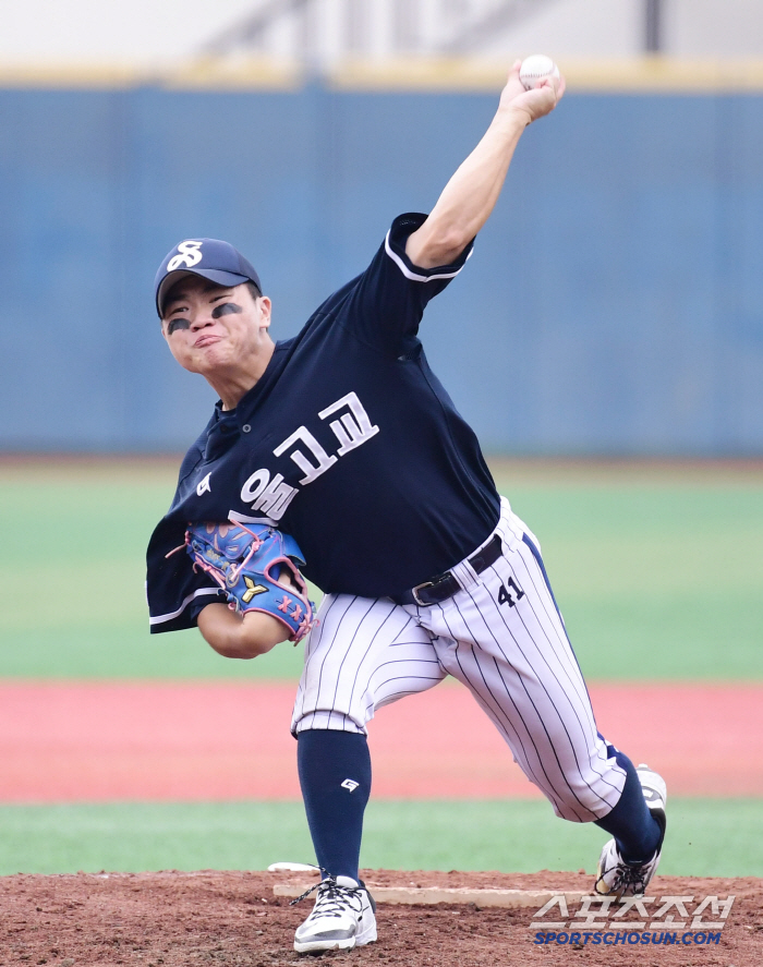  Seoul High School's Park Jin-kwon's powerful pitch against Hwimungo