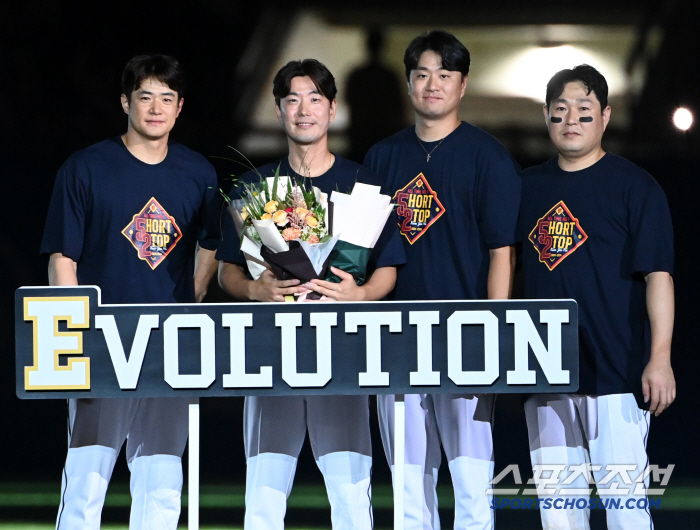  With Kim Jaeho, Kim Jaehwan, Lee Youngha, Yang Euiji