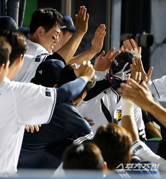  Yang Eui-ji's fierce welcome, waiting for Kim Jae-hwan's home run