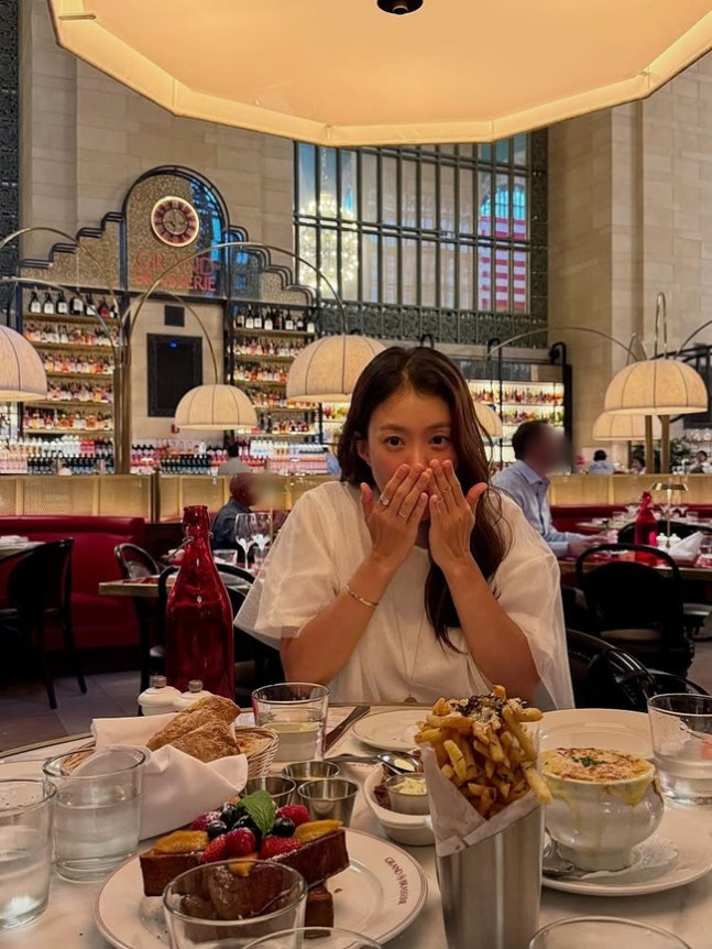  Lee Si-young, life after divorce..The New Yorkers who came back with a smile after a year while going to Hot Place