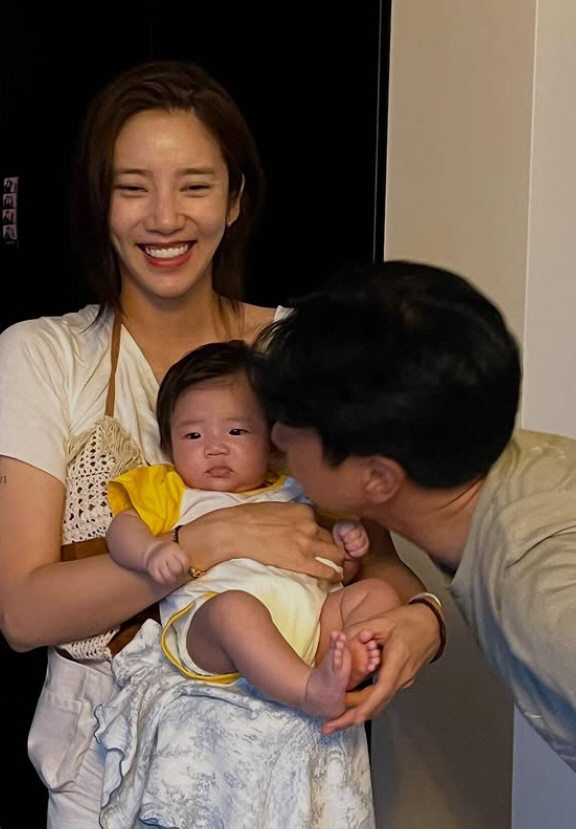 Son Dambi gave birth to daughter through hard work ♥ Lee Kyu-hyuk smiles at the appearance of the formwork