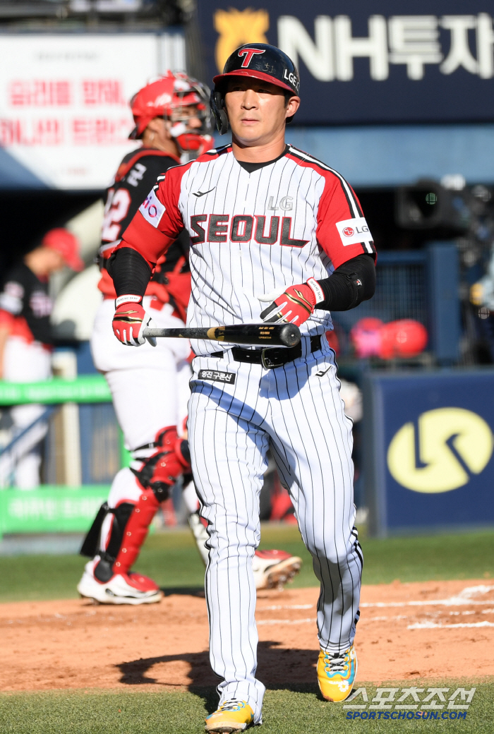 Strikeout with the decisive bases loaded? He was in the second division on the 20th. batting average of 0.111  after returning to 12.4 billion FA