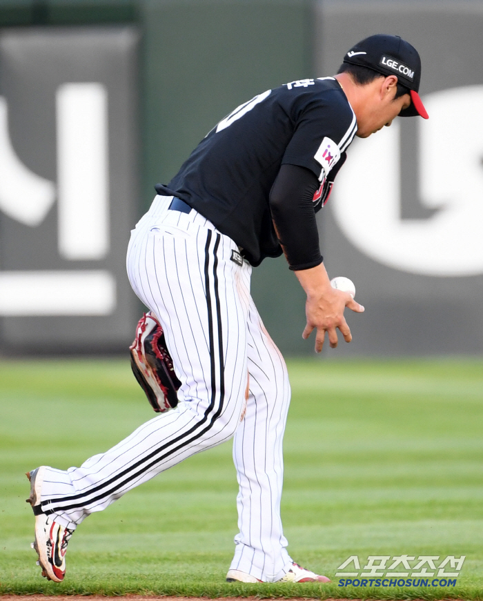 Strikeout with the decisive bases loaded? He was in the second division on the 20th. batting average of 0.111  after returning to 12.4 billion FA