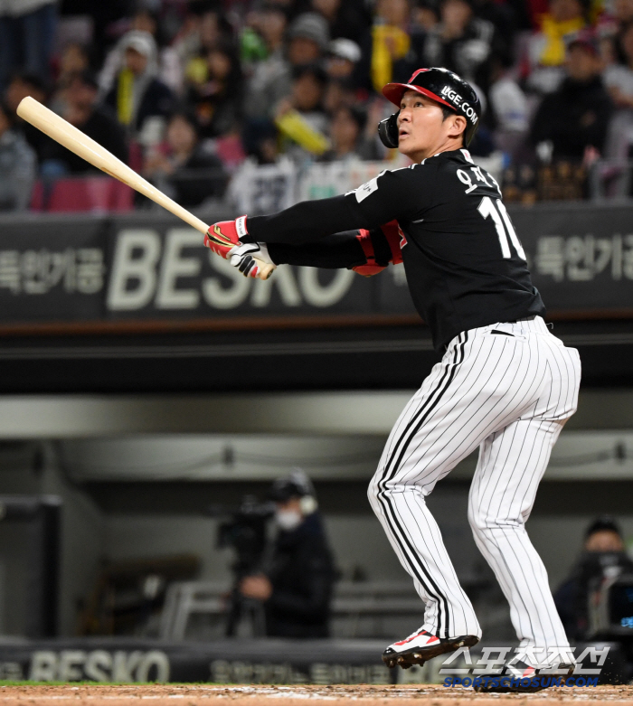 Strikeout with the decisive bases loaded? He was in the second division on the 20th. batting average of 0.111  after returning to 12.4 billion FA