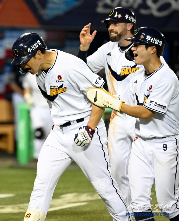 This is why you're competing! Acting head coach Cho Sung-hwan is also impressed → The spirit of a genius shortstop is here, worth more than one win