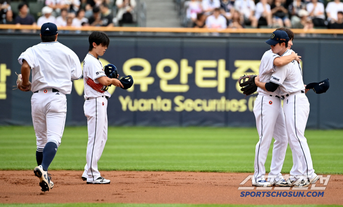 Why did Doosan bother to replace Kim Jae-ho in the middle of the first inning?