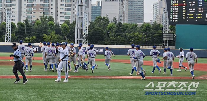 Yang Woo-jin beat Gyeongbuk High School, a traditional powerhouse, with Lee Joo-ho's one-two punch. Gyeonggi Air High School Blue Dragon enters the quarterfinals for the first time 