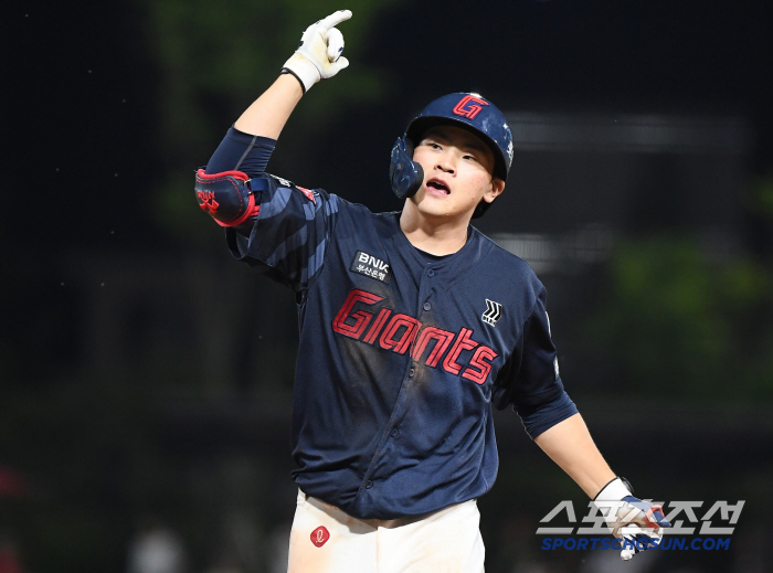 3 hits for the first time since debut → 23-year-old who was bold in fireball, batting average of 0.458 What is the secret of the bat? I'm officially starting. 