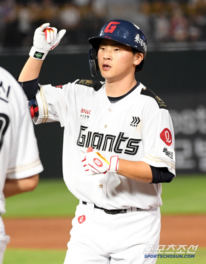 3 hits for the first time since debut → 23-year-old who was bold in fireball, batting average of 0.458 What is the secret of the bat? I'm officially starting. 