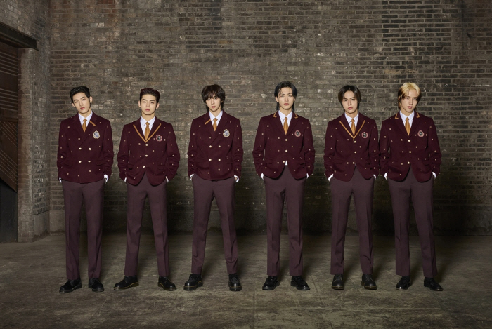 82 Major, First Ad Model Since Debut...School uniform brand became a new face