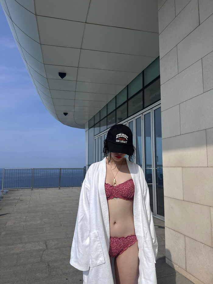 AOA Jimin, red bikini without any flesh...Unexpected arm tattoo is also a surprise