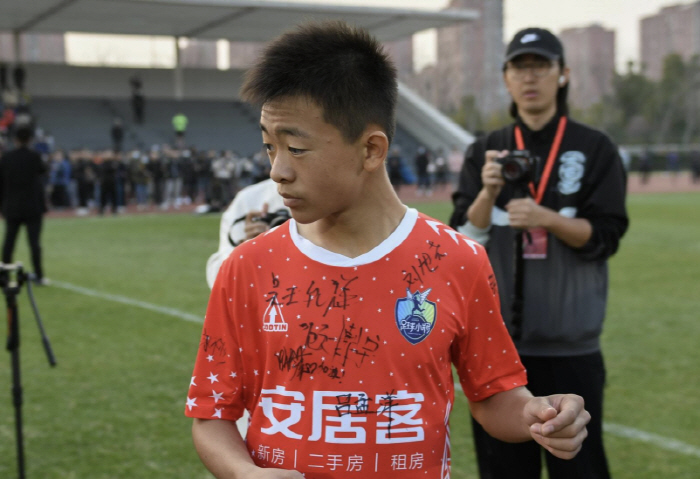 Chinese soccer has finally grown further, Supernova born in 2009 when the brilliant future was destroyed by the national team! Will make a big improvement against the WC countries