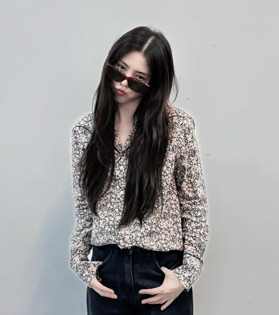Han So-hee Exposes Pelvic Tattoo with an incision dress..an explosion of decadence