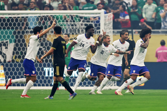 I want to go back. Son Heung-min's teacher Pochettino's tears, 70,000 people's homes → Most Mexican fans are shocked...12 upset loss. When are you going to turn the tables