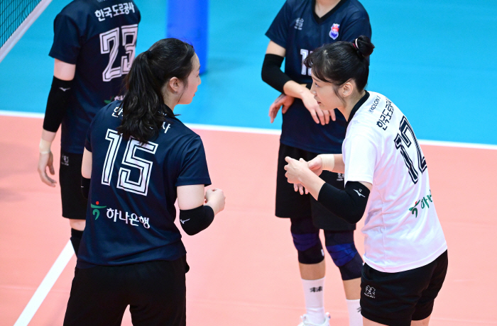 I want to play volleyball longer...Maybe fate, Moon Jung-won's volleyball clock that never stopped is now a complete libero