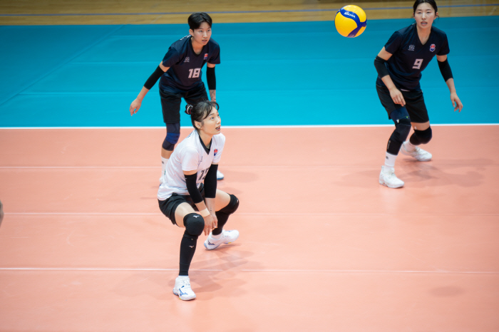 I want to play volleyball longer...Maybe fate, Moon Jung-won's volleyball clock that never stopped is now a complete libero