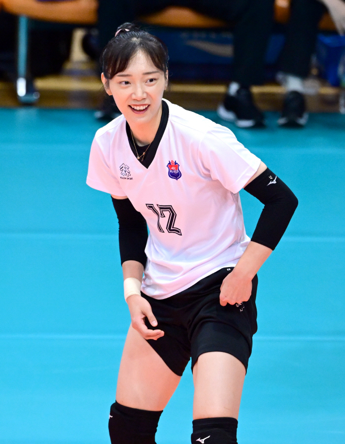 I want to play volleyball longer...Maybe fate, Moon Jung-won's volleyball clock that never stopped is now a complete libero