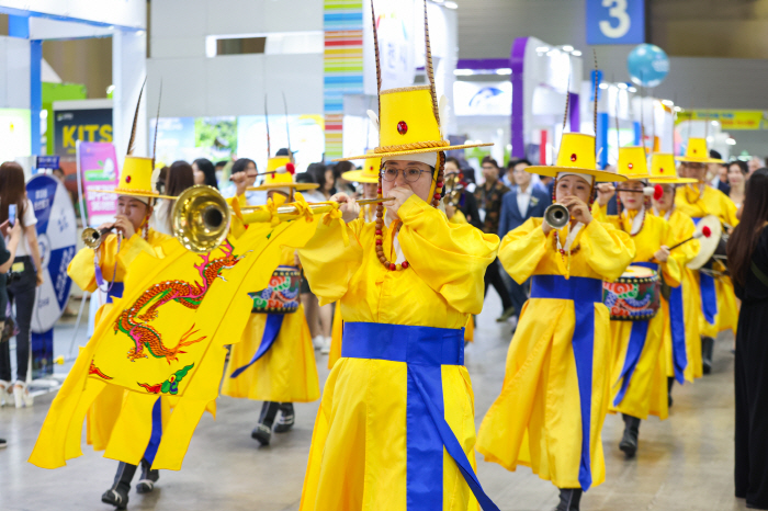 If you know a little bit of travel, you'll go to everything. This summer's hot fair, KITS! It will be held at KINTEX in Ilsan from the 18th