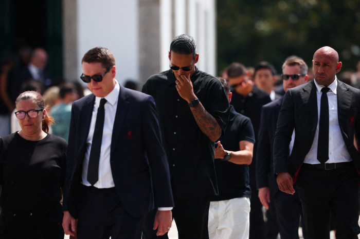 Is there such an ungrateful player? He rented a house when he was in trouble, neglected his colleague's funeral for him, and attended a party with a influencer.