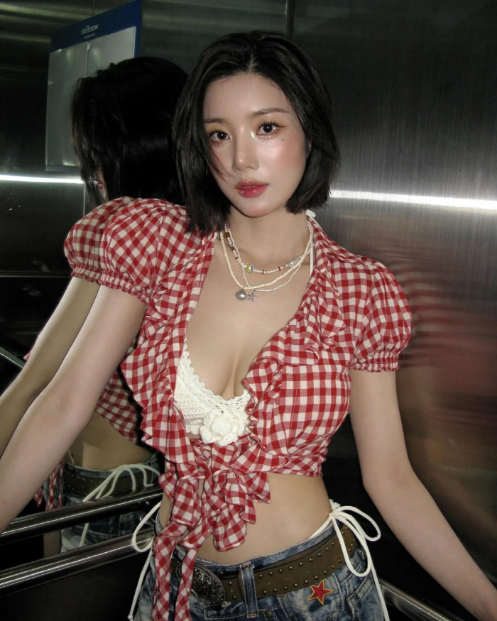 It was Kwon Eun-bi again this year..The legendary Water Bomb goddess behind-the-scenes! 