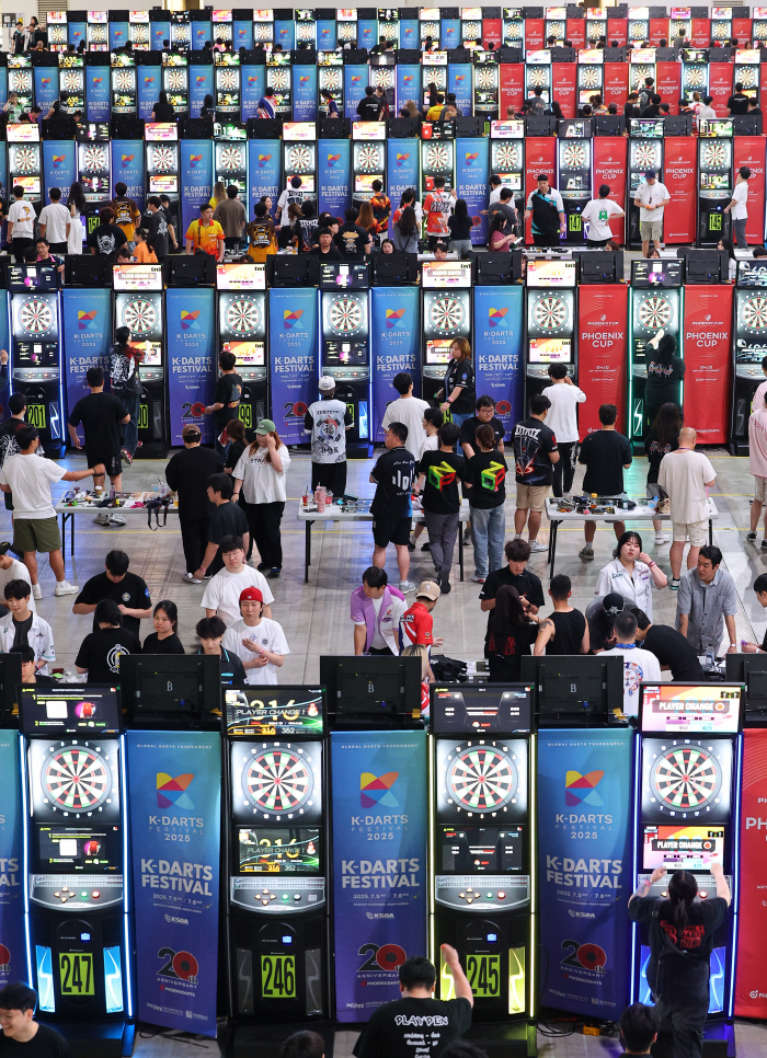 K darts, amazing! 3,500 people from all over the world who are obsessed with darts, Incheon Songdo Unjip, K-Dart Festival Seonghwang Top Ranker Han Woong-hee, and Top Ranker Gates, thumbs up!