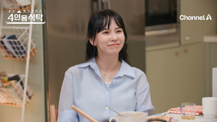 Kim Ji-woo is having an affair with singer Kim Jo-han. Rumor has made her angry...Looks like her husband, Chef Rayman Kim (table for four)